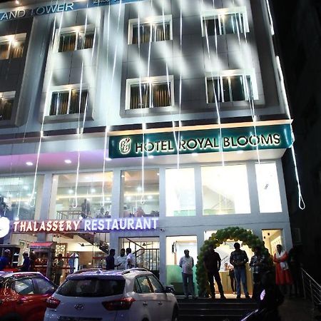 Hotel Royal Blooms Bangalore Exterior foto